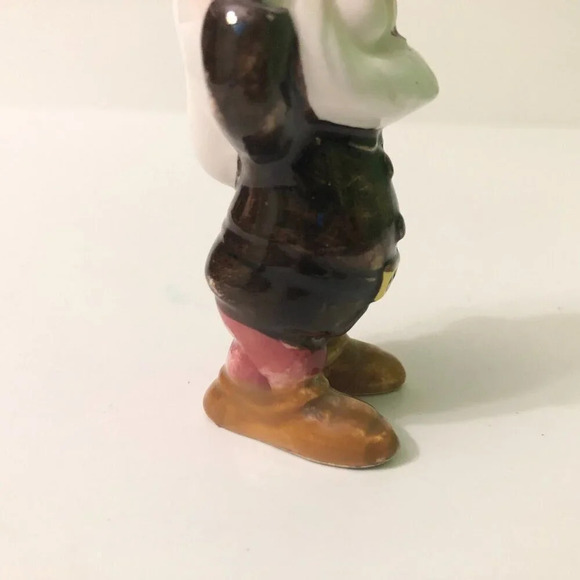 Vintage Disney  Snow White Sneezy Dwarf White Hat Figurine 3.5 Inch Tall Japan - Picture 14 of 16